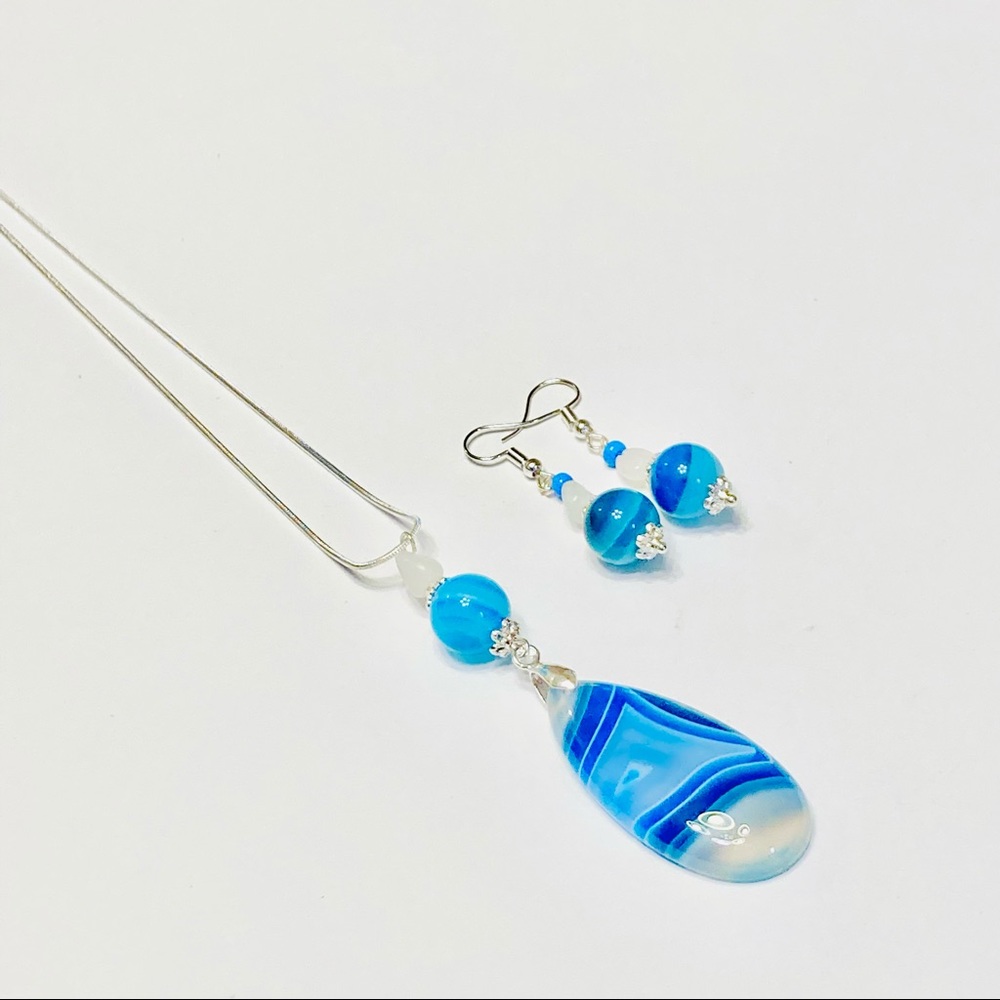Coordinated Set Onyx Stone Pendant With Moonstone Necklace & Matching Earrings🦋 - Picture 4 of 14